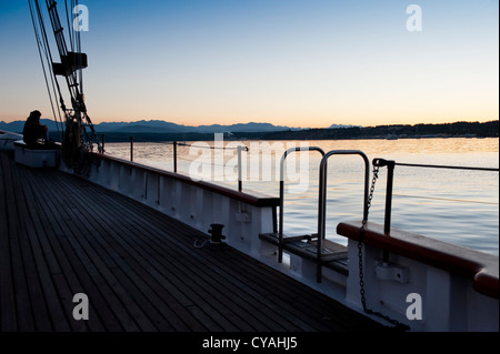 Mattina a bordo della tall ship "Zodiaco" che sono ancorate al largo di Port Townsend, Washington, Stati Uniti d'America durante il festival annuale delle imbarcazioni in legno. Foto Stock