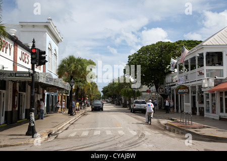 Ricerca di Duval Street nella città vecchia Key West Florida usa Foto Stock