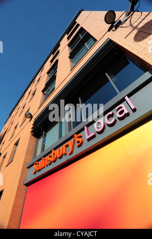 Sainsbury's store locale su Broad Street Birmingham REGNO UNITO Foto Stock