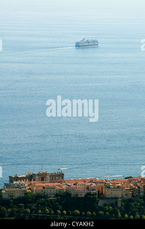 Museo Oceanografico di Monaco e la nave da crociera Foto Stock