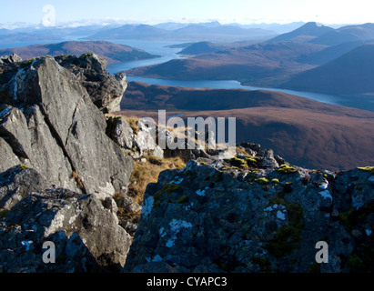 Glamaig, Skye con vista verso sud-est sul Loch Ainort, Scalpay e Beinn na Caillich Foto Stock