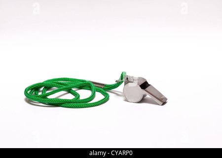 Il segnale di PEA whistle con una stringa di verde su sfondo bianco Foto Stock