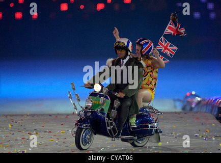 Mods su scooter al London 2012 Olympic cerimonia di chiusura. Foto Stock