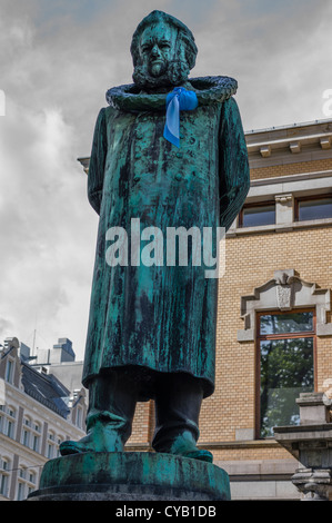 HENRIK IBSEN statua del Teatro Nazionale di Oslo NORVEGIA Foto Stock