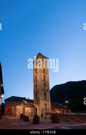 Santa Eulàlia chiesa in Erill la Vall nella Vall de Boí, Catalogna, Spagna. Riconosciuto come Patrimonio mondiale dell'UNESCO. Foto Stock