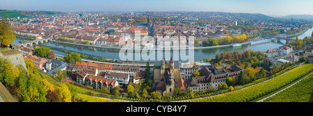 Vista panoramica di antica città di Würzburg Wuerzburg e fiume Main in Germania Foto Stock