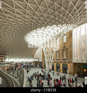 New Kings Cross Stazione ferroviaria western concourse architettura di estensione a Londra, Inghilterra Foto Stock