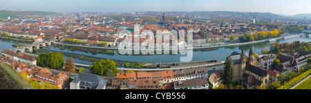 Vista panoramica di antica città di Würzburg Wuerzburg e fiume Main in Germania Foto Stock