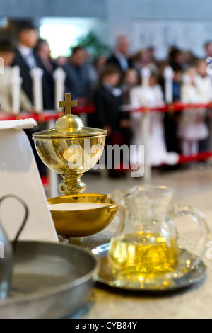 Il Santissimo Sacramento sull'alter Foto Stock