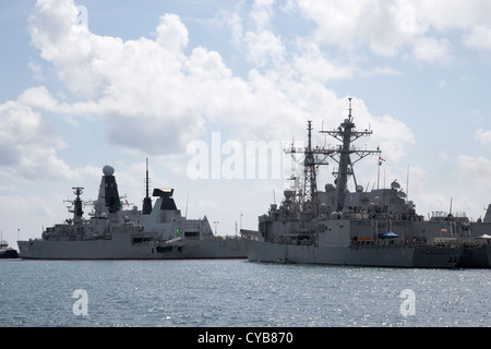 British brasiliano e us navy navi da guerra mole pier key west harbour florida usa Foto Stock