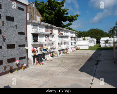 Al di sopra del suolo tombe a key west cimitero florida usa Foto Stock