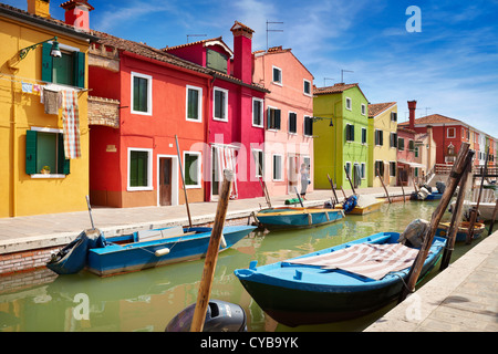 Case colorate nel villaggio di Burano vicino a Venezia, (Laguna di Burano Island), Italia Foto Stock