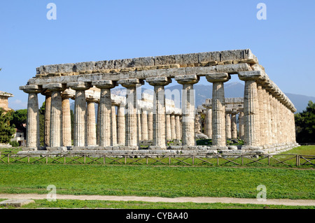 Tempio di Hera (aka la Basilica), 530 BC.Paestum, a sud di Napoli. Foto Stock