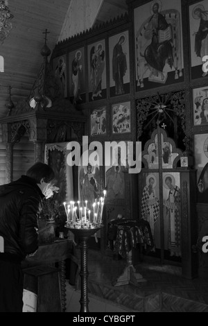 Nella chiesa, celebrazione della protezione della Madre di Dio, Lugansk, Ucraina, 14 Ottobre 2012 Foto Stock