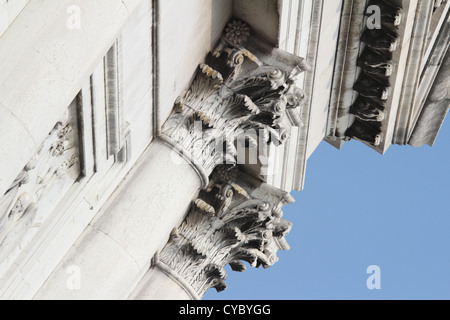 Bella Italia serie. Venezia - La perla dell'Italia. Dettaglio del colonnato nei pressi di Piazza San Marco. Basso angolo di inclinazione, vista. Foto Stock