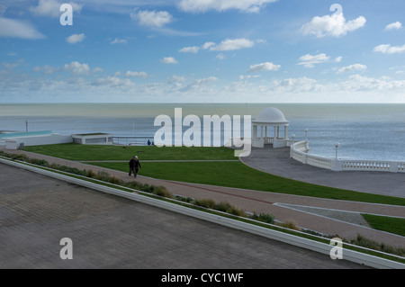 La vista sul mare dal De La Warr Pavilion a Bexhill sul mare. Foto di Julie Edwards Foto Stock