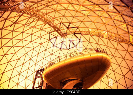 Cupola di Victoria Square Shopping Centre, Belfast, durante un tramonto Foto Stock