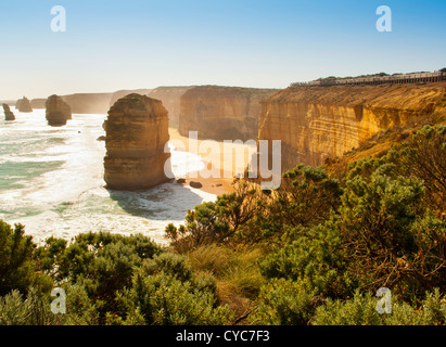 Dodici Apostoli, famoso punto di riferimento lungo la Great Ocean Road, Australia Foto Stock