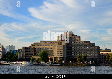 Guoman Hotel Il Tower Hotel sul fiume Tamigi, Londra Foto Stock