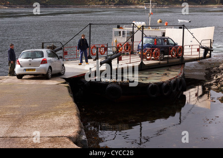 Vecchia, piccola Kylerhea a Glenelg traghetto per auto 'Glenachulish', Isola di Skye, Scotland, Regno Unito Foto Stock