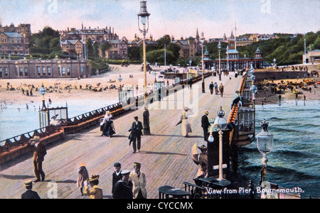 Bournmouth Pier vista guardando verso la città 1900s. Le persone in vacanza. Foto Stock