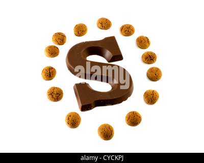 La lettera S da cioccolato e pepernoten olandese Foto Stock