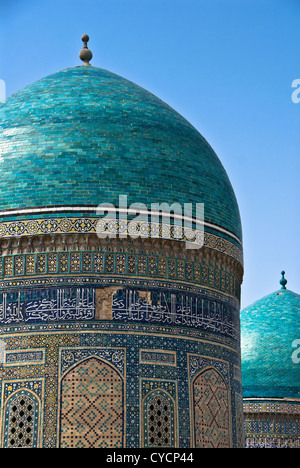 Le cupole della Mir-i-Arab Madrasah a Bukhara, Uzbekistan Foto Stock