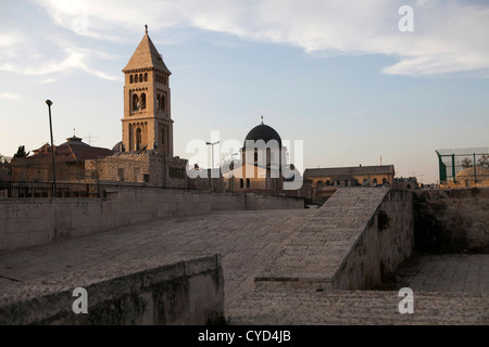 La città vecchia di Gerusalemme sulla parte superiore. Foto Stock