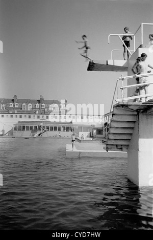 Hastings Holiday Camp la balneazione piscina, mostrata qui in 1981. Foto Stock