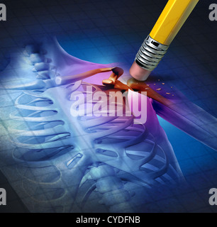 Spalla umana sollievo dal dolore con una x-ray di anatomia del corpo con l'area dolorosa che vengono cancellati da una matita come una salute cura medica di simbolo di trattamento per una malattia cronica causata da infortunio o artrite come una articolazione di scheletro di cura. Foto Stock