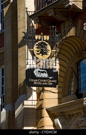 Cedar Court Grand Hotel & Spa segno York North Yorkshire England Regno Unito Regno Unito GB Gran Bretagna Foto Stock