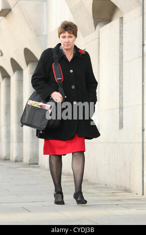 Aprile CASBURN APRILE CASBURN incontrato Detective arriva alla corte Londra Inghilterra REGNO UNITO 02 Novembre 2012 Foto Stock