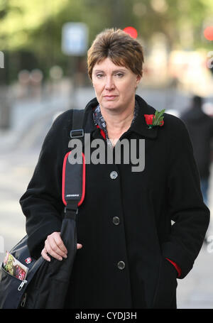 Aprile CASBURN APRILE CASBURN incontrato Detective arriva alla corte Londra Inghilterra REGNO UNITO 02 Novembre 2012 Foto Stock