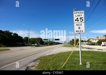 45km/h il limite massimo di velocità prossimo a 8 miglia sulla US Route 1 in Key Largo Florida keys usa Foto Stock