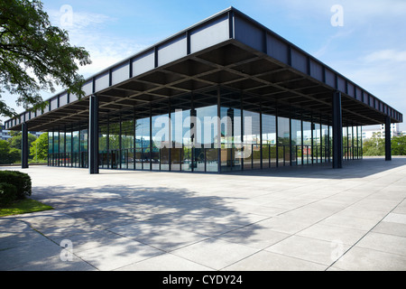 Neue Nationalgalerie,Nuova Galleria Nazionale di Berlino progettato dall architetto Ludwig Mies van der Rohe nel 1968 Foto Stock