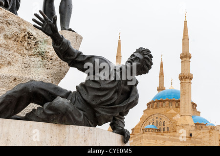 Il Monumento dei martiri, eroi dell'indipendenza libanese, vicino il Mohammad al Amin moschea nel centro di Beirut, Libano Foto Stock