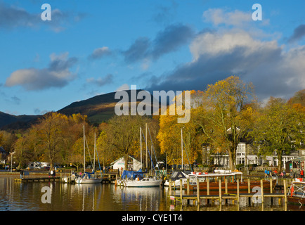 Lago di Windermere a Waterhead, Parco Nazionale del Distretto dei Laghi, Cumbria, England Regno Unito Foto Stock