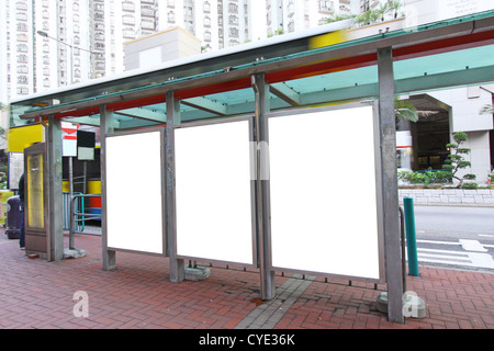 Tabellone vuoto sul bus stop Foto Stock