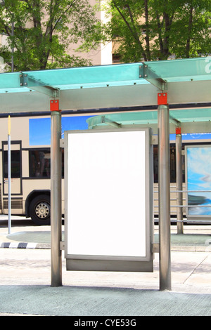 Tabellone vuoto sul bus stop Foto Stock