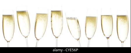 Bicchieri di champagne isolato prima di sfondo bianco Foto Stock