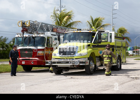 Città di maratona fire scaletta motore carrello e veicolo di soccorso Servizi di emergenza Florida keys usa Foto Stock