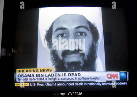 Ultime notizie, Osama Bin Laden è morto - 2 maggio 2011. News broadcast cattura dello schermo dalla CNN Foto Stock