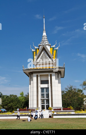 Memorial Building sul composto di Killing Fields Museum di Choeung Ek vicino a Phnom Penh Cambogia Foto Stock