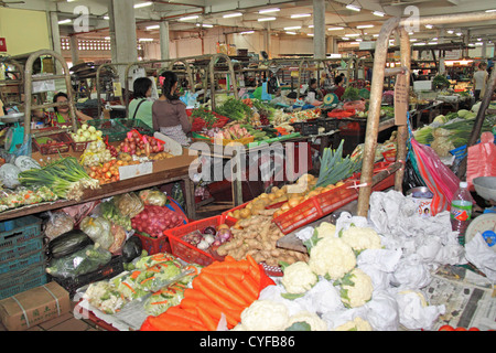 Ortaggi freschi al mercato centrale, Julan Tun Fuad Stephens, Kota Kinabalu, Sabah Borneo, Malaysia, sud-est asiatico Foto Stock