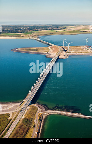 I Paesi Bassi, Kamperland, Oosterschelde Flood Barrier. Parte delle opere del Delta. Antenna. Foto Stock