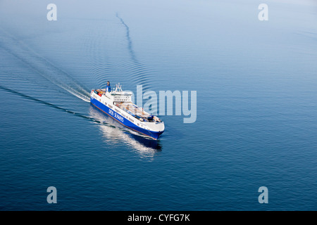 I Paesi Bassi, Westkapelle. Fiume Westerschelde. Cargo roll-on roll-off nave. Antenna. Foto Stock