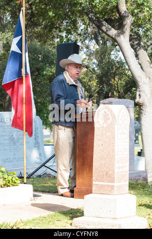 Texas, Stati Uniti d'America. Il 3 novembre 2012. Ex Texas Ranger, Joe Davis, portando il Texas Ranger dedizione a Stephen F Austin il 219th compleanno Foto Stock