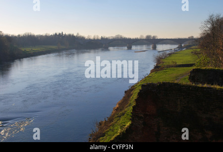 Vista panoramica del fiume Ticino in Pavia, Lombardia, Italia Foto Stock