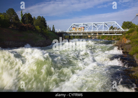 WA05544-00...WASHINGTON - Fiume Spokane assordanti attraverso il Riverfront Park nel centro di Spokane. Foto Stock