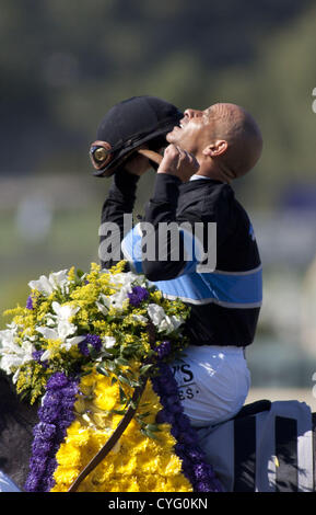 Nov. 3, 2012 - Arcadia, CALIFORNIA, STATI UNITI D'AMERICA - Mike Smith su Mizdirection vince il Breeders' Cup Turt Sprint di Santa Anita Park il 3 novembre 2012 in Arcadia, California..ARMANDO ARORIZO/PI (credito Immagine: © Armando Arorizo/Pi/Prensa Internacional/ZUMAPRESS.com) Foto Stock